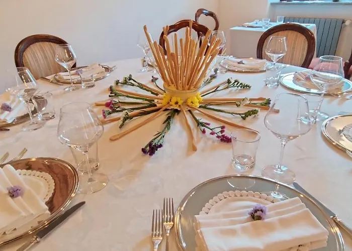 イン Locanda Il Pomo D'oro トッレ・ペッリチェ